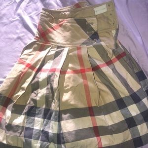 Burberry skirt pleated